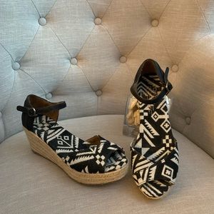 Toms Espadrille wedge sandals size 6